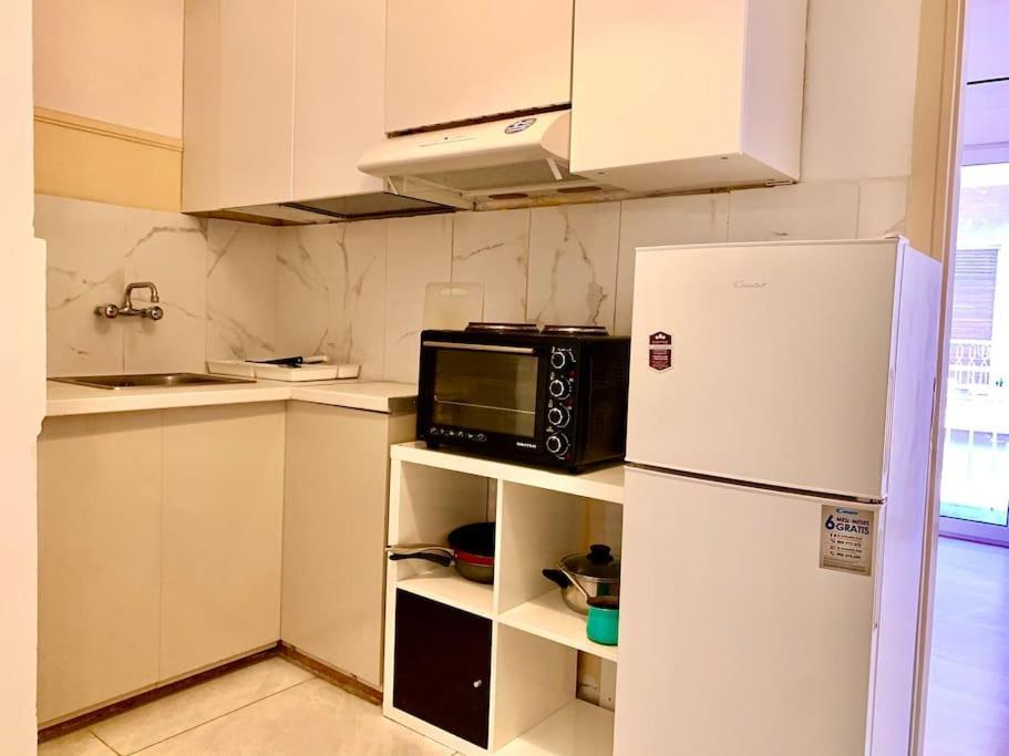 2 Bedroom Apartment 300 Meters Metro Aghios Loanis Athén Kültér fotó