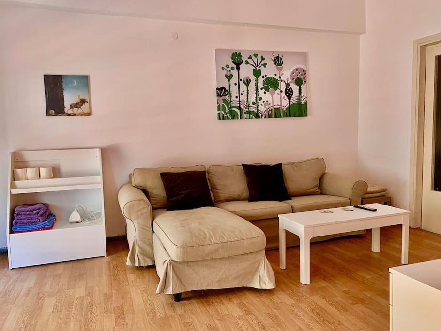 2 Bedroom Apartment 300 Meters Metro Aghios Loanis Athén Kültér fotó